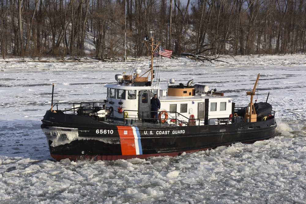 Coast Guard Cutter Hawser, a 65-foot Small Harbor Tug, transits north on the ice-covered Hudson River near Albany, New York, Jan. 5, 2018. The Hawser is being used on the Hudson River to escort vessels and create an open channel for commercial traffic in support of Operation - Reliable Energy for Northeast Winters (RENEW). (U.S. Coast Guard photo by Petty Officer 3rd Class Steve Strohmaier)
