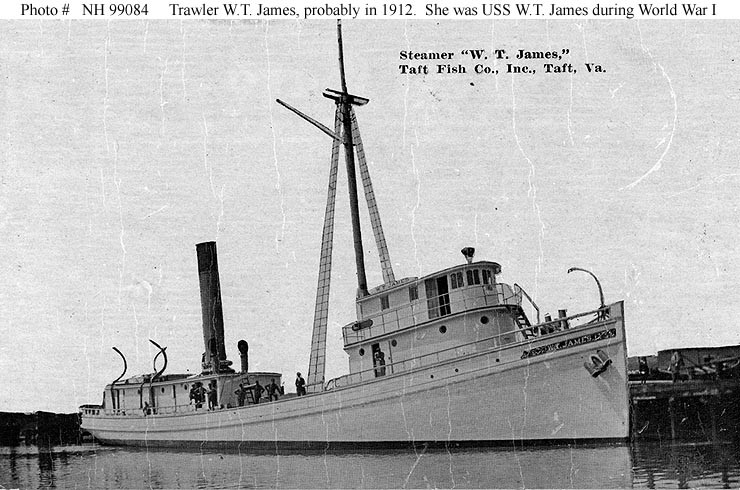Menhaden fishing vessel W.T. James prior to World War I and conversion to the naval minesweeper, USS James. (Naval History and Heritage Command)