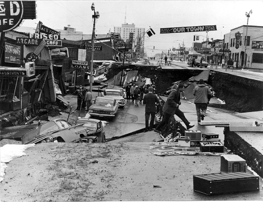 3.	A black and white photograph showing the earthquake’s damage to Fourth Avenue in downtown Anchorage. (Wikipedia)
