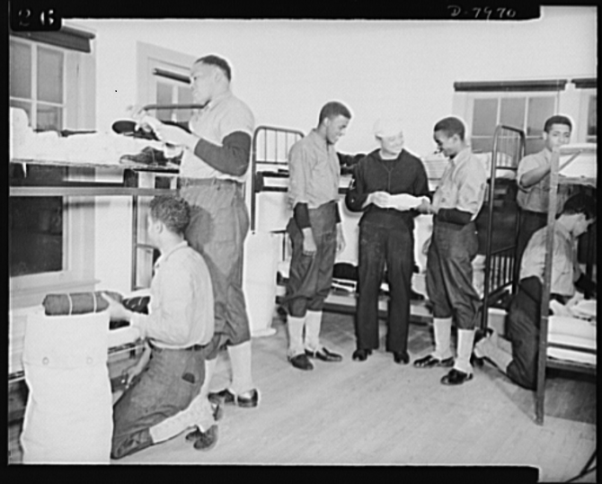 4.	Company 24 company commander inspects recruits in “dressing your bunk” and “rolling your sea-bag” in 1943. (Library of Congress)