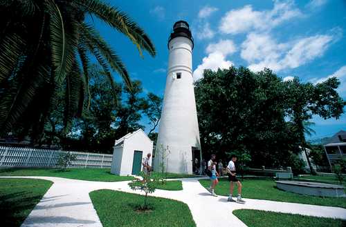 Photograph showing the 1848 lighthouse that replaced the one that collapsed in 1846. (Federal Highways Administration)