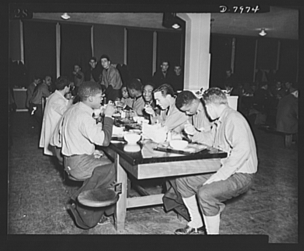 5.	Manhattan Beach’s integrated chow hall in January 1943. Former Seaman Recruit Robert Thompson, recalled that “the chow was always good.” (Library of Congress)