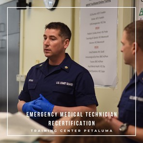 A second class petty officer at TRACEN Petaluma provides emergency medical training to students in recertification course (Photo by Chief Petty Officer Heidi Christensen).